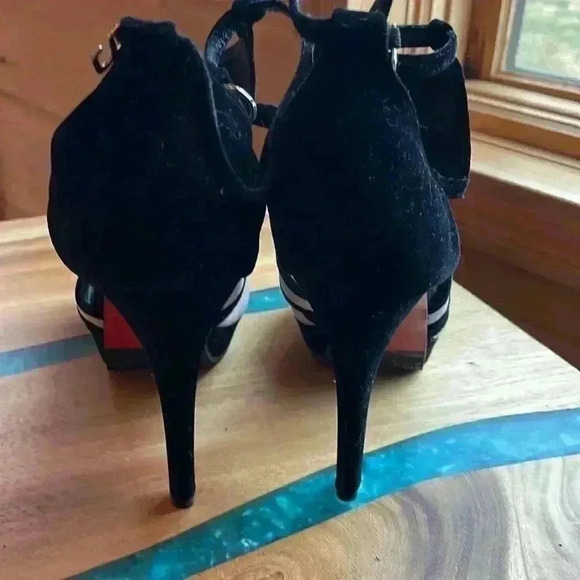 Eye-catching woman’s size 41 Jingpin heels. - Picture 3 of 8